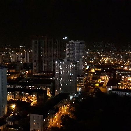 Vip Apartment 1 At Gorgiladze 118 巴统 外观 照片