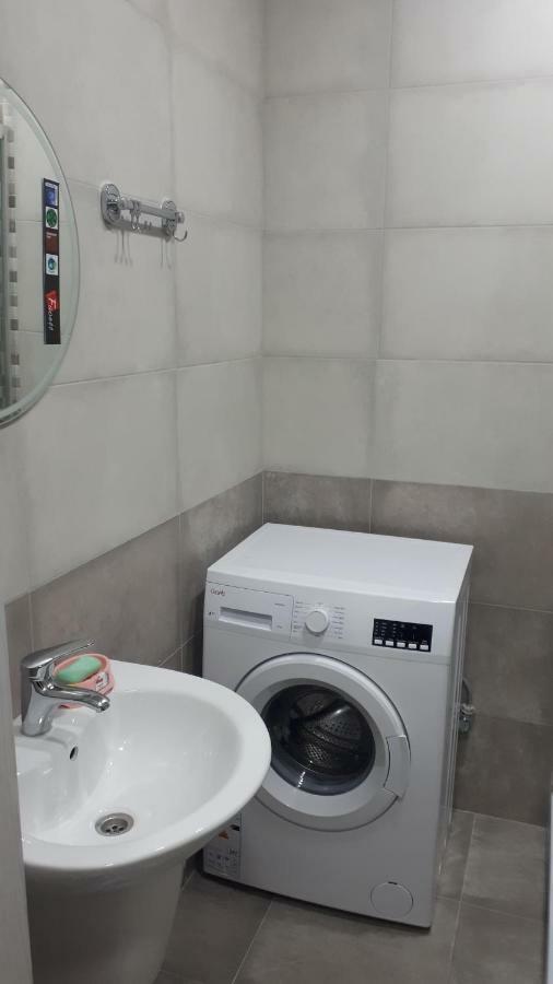 Vip Apartment 1 At Gorgiladze 118 巴统 外观 照片